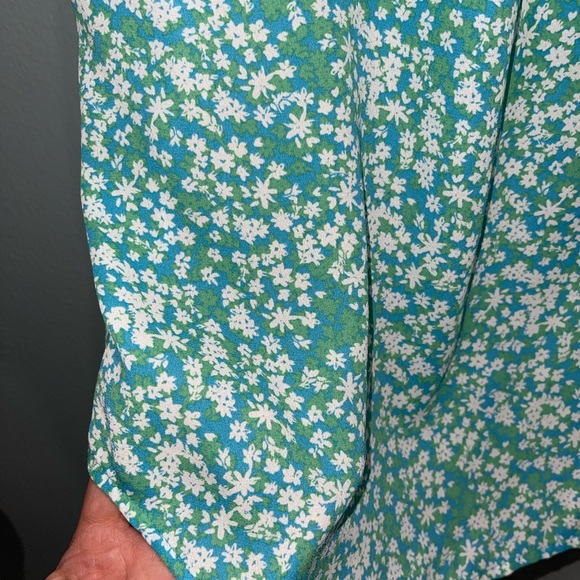 Loft Outlet Size M office wear, puff sleeve, ruffled neck top in great condition - Picture 11 of 13